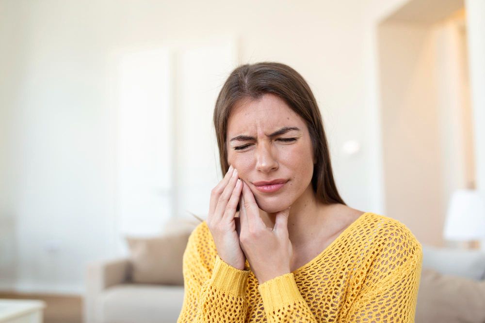 Как обезболить зуб в домашних условиях при сильной боли